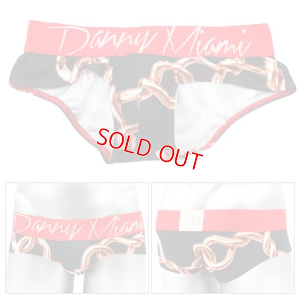 Photo8: [Danny Miami] Links Brief